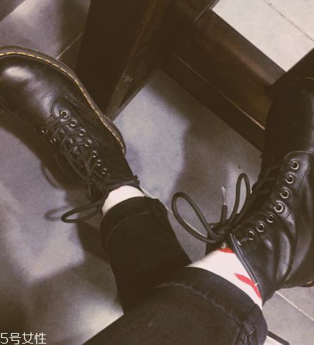 dr.martens 1460多少钱？马丁靴最经典的款式