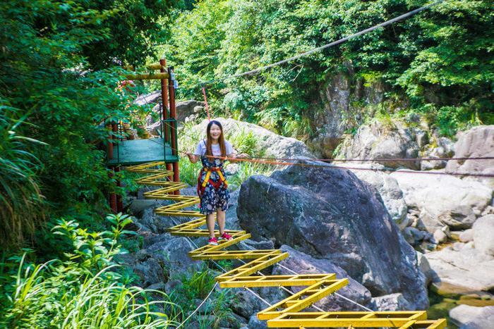 住在临安三渡里，从悬崖漂流到龙井峡漂流，来自夏天的凉爽