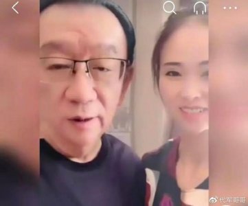 ​77岁侯耀华与美女歌手举止亲昵，网友群嘲：活成了一个“笑话”