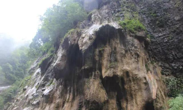 一帘幽瀑，溪涧叮咚，绵阳北川小寨子沟游记