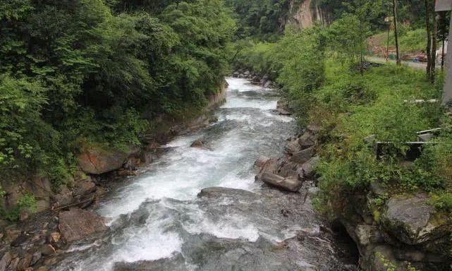 一帘幽瀑，溪涧叮咚，绵阳北川小寨子沟游记