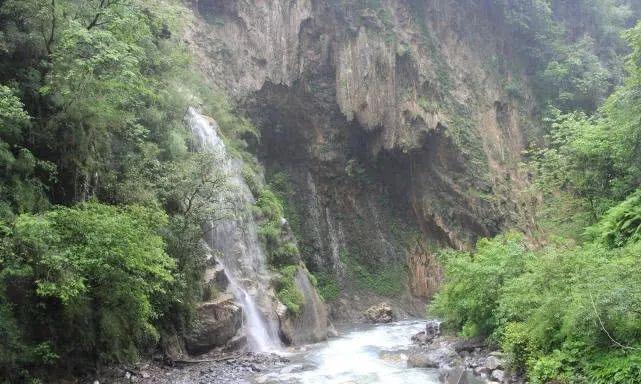 一帘幽瀑，溪涧叮咚，绵阳北川小寨子沟游记