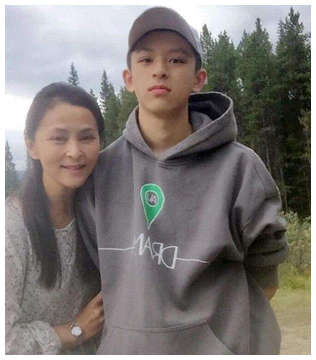 黄志忠：被陈道明提拔，抛妻弃子只为情人，今50岁现状如何？