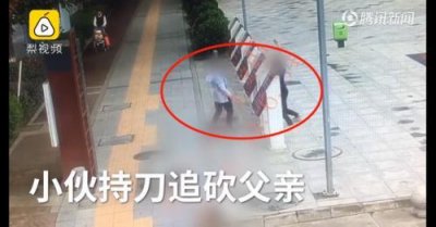 ​男子当街追砍父亲被交警10秒制服！父亲这番话惊呆网友……