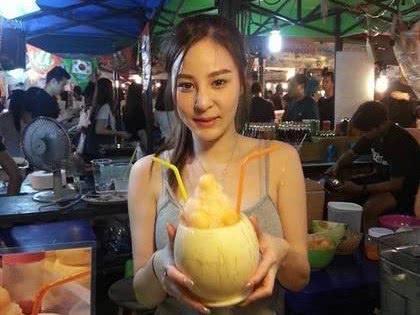 大长腿美女，泰国“果汁西施”性感迷人，她的果汁你想喝吗