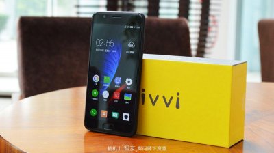 ​女神赵丽颖用这个品牌的手机 ivvi v3图赏