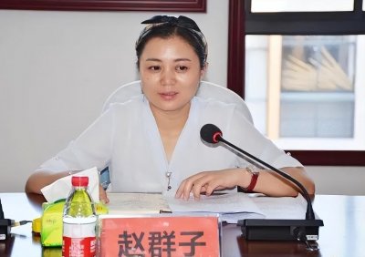 ​28岁美女县长火箭提拔，7年连升3级从老师到县长，舅舅不是一般人