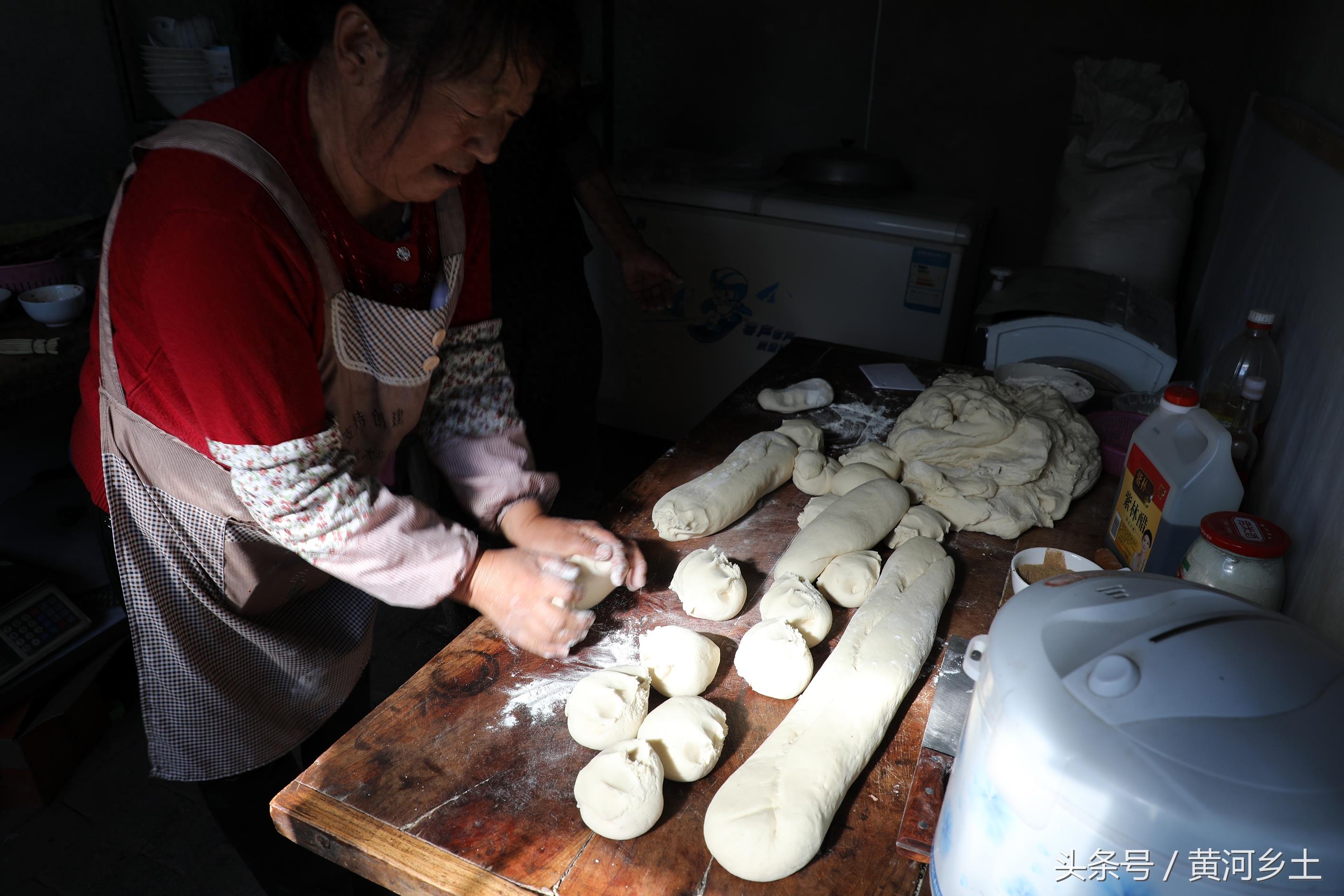 山西大嫂家门口卖羊肉饸饹面10元一碗，一年只干十天，纯挣一万元