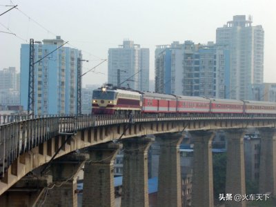 ​二十年前开行的西安到贵阳普速客车，前两年因动车对数增加停运